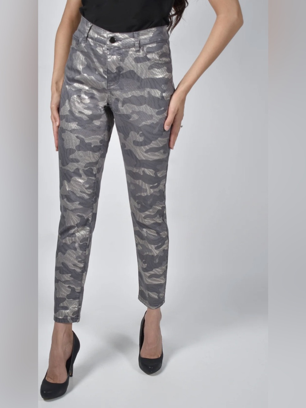 Frank Lyman Design Collection Metallic Camo Slim Denim Jeans Pant 213108U MEDIUM
